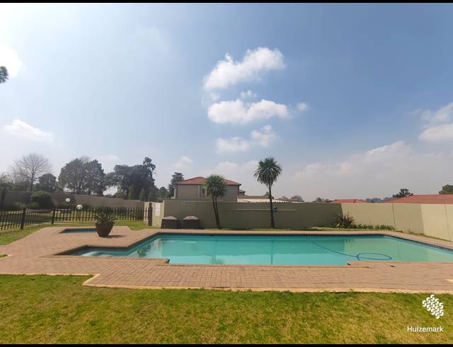3 BEDROOM TOWNHOUSE FOR SALE IN VANDERBIJLPARK SW 5